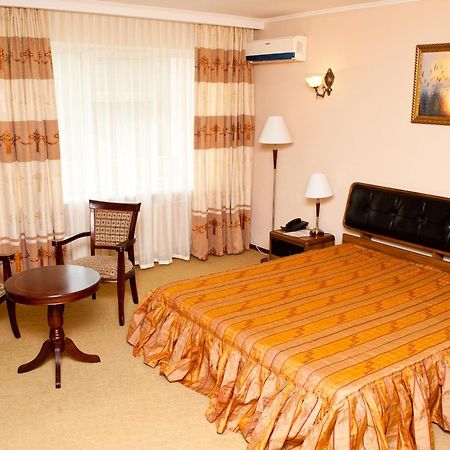 Dostyk Hotel Шимкент Екстер'єр фото