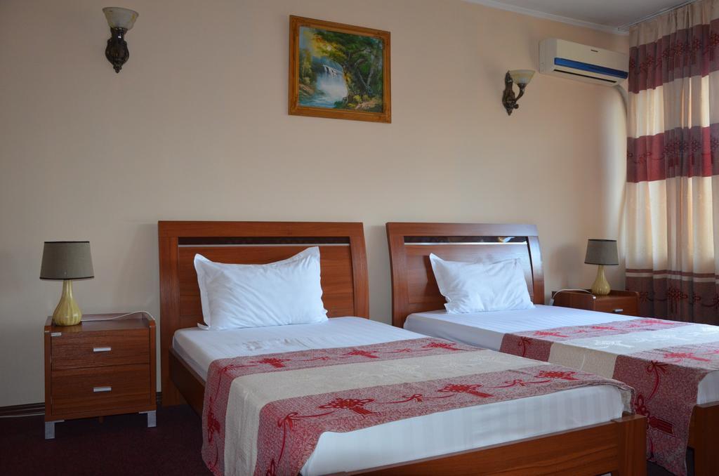 Dostyk Hotel Шимкент Екстер'єр фото