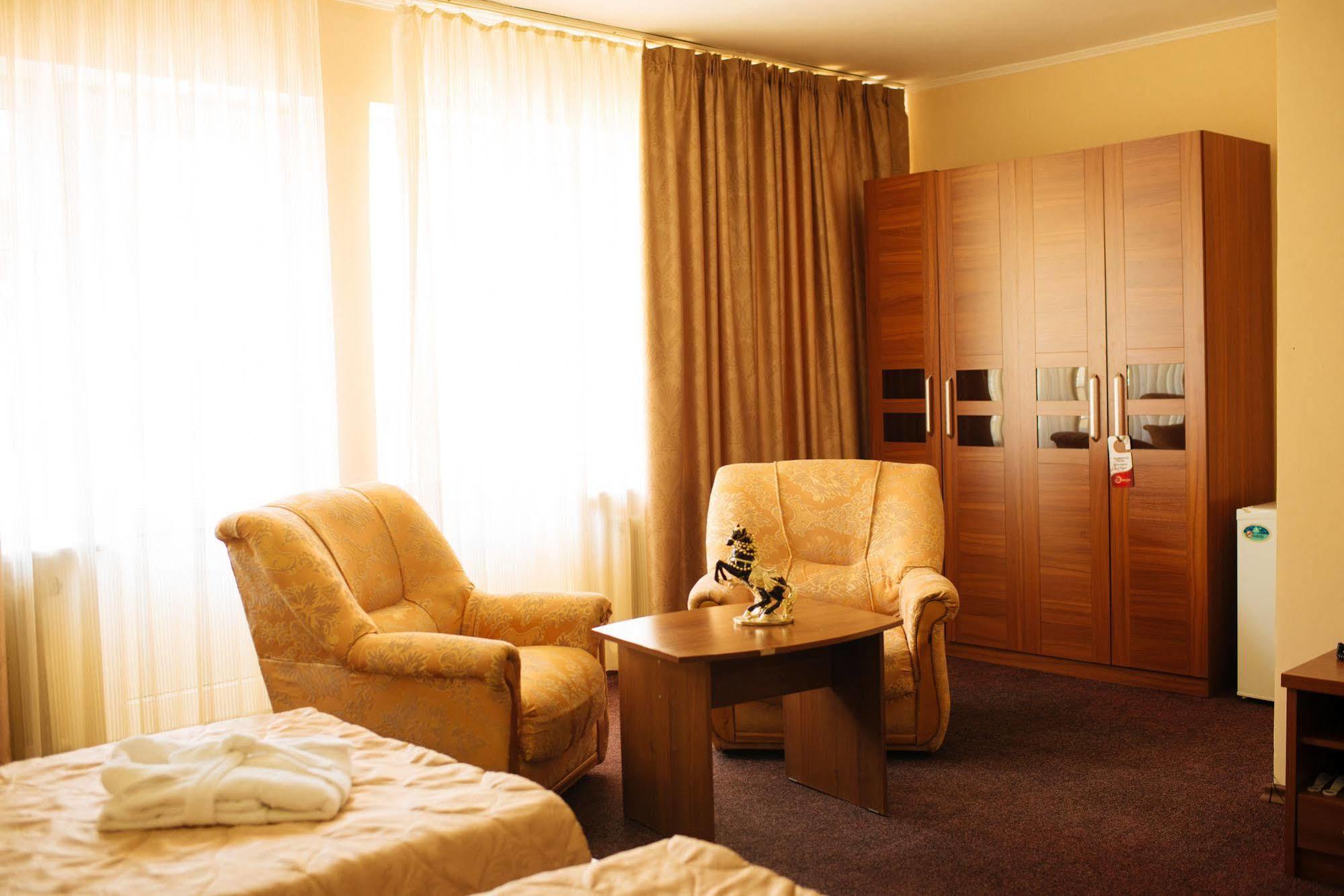 Dostyk Hotel Шимкент Екстер'єр фото