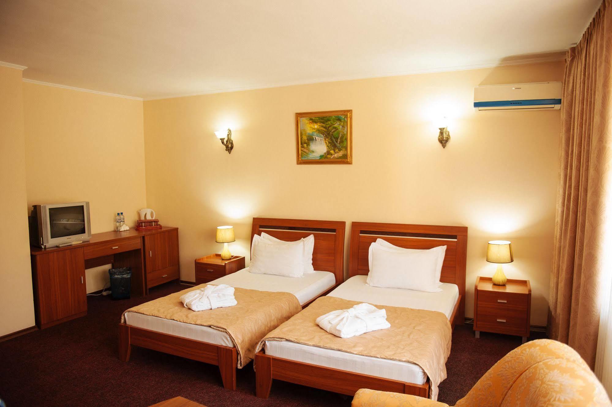 Dostyk Hotel Шимкент Екстер'єр фото